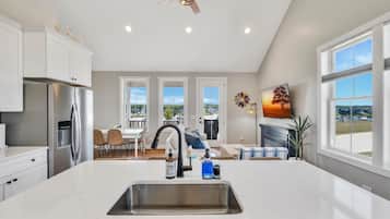 Townhome, Multiple Beds (A View to a Chill) | Private kitchen | Oven, toaster