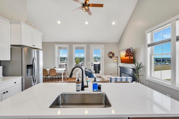 House, Multiple Beds (A View to a Chill) | Private kitchen | Oven, toaster - A View to a Chill (Ottawa)