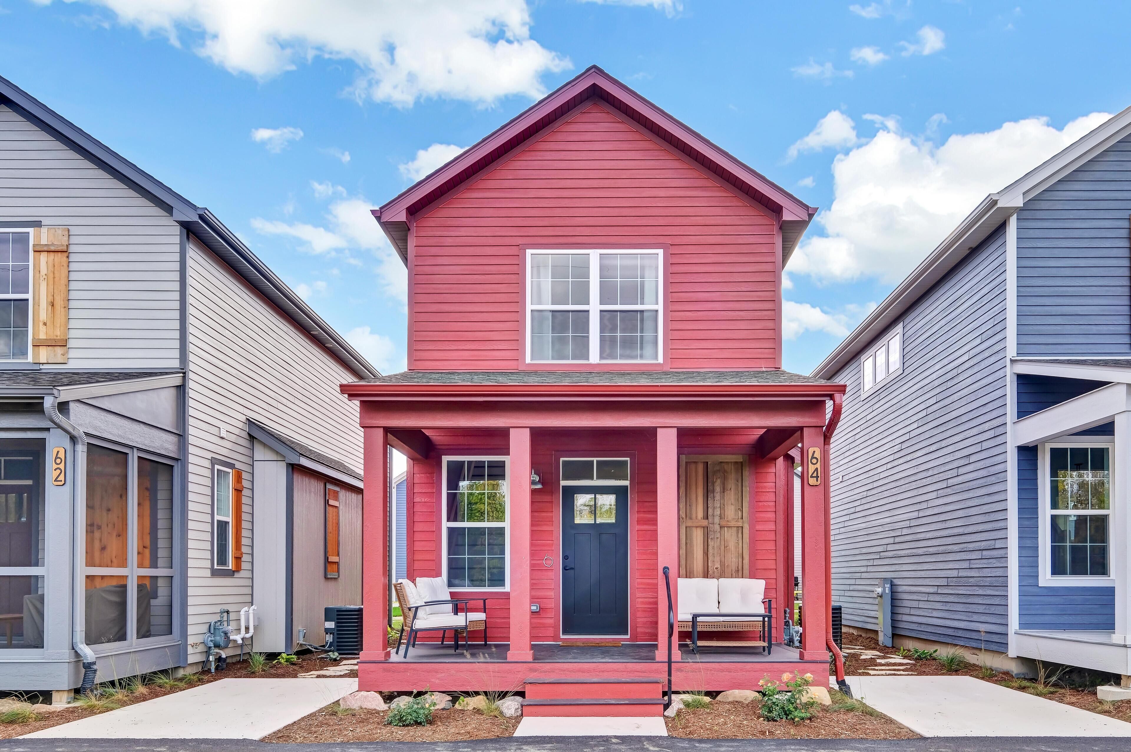 House, Multiple Beds (Move Over Rose) | Exterior