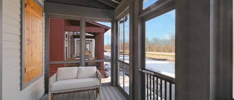 Talo, useita sänkyjä (Just a Little Longer) | Ulkoalueet