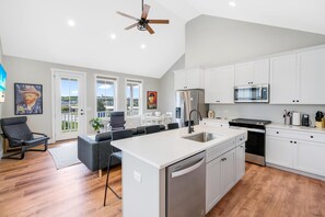 Maison, plusieurs lits (Marina Tower) | Cuisine privée | Four, grille-pain