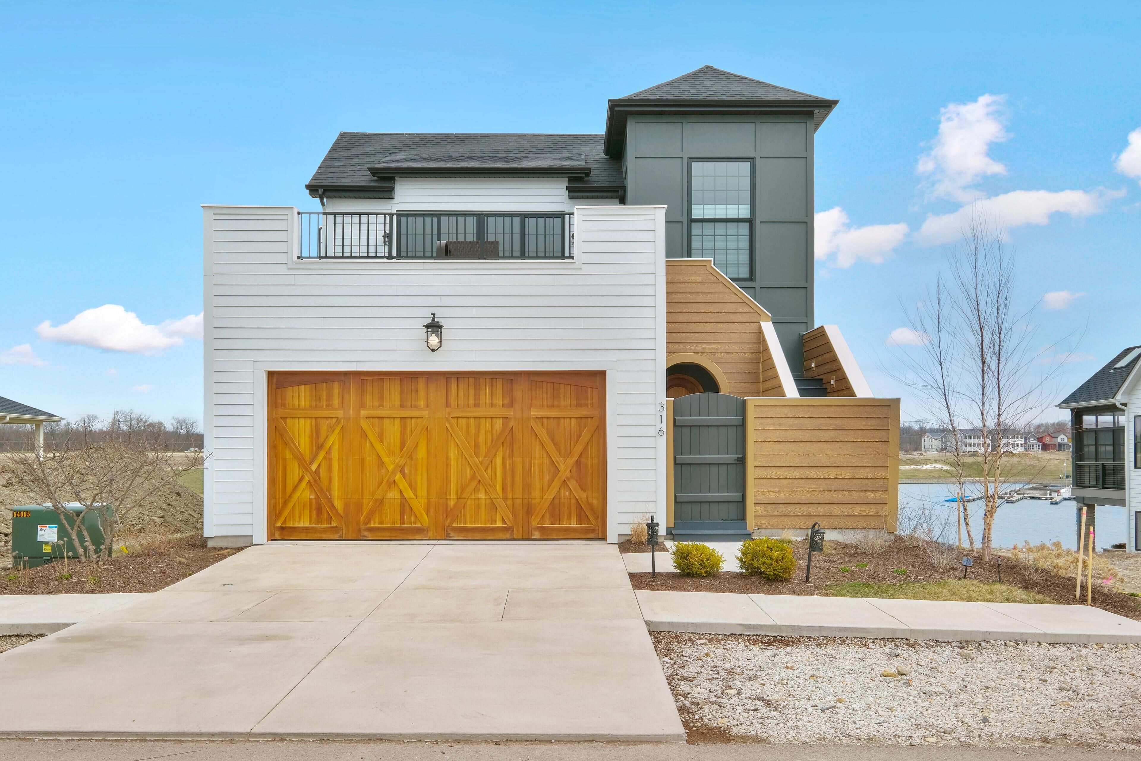 Nhà, nhiều giường (La Dolce Vita) | Ngoại thất