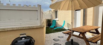 Charming house with garden, harbour view, beach within walking distance