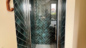 A shower with a herringbone tile pattern and a wooden towel rack. - Charming house with garden, harbour view, beach within walking distance (Dives-sur-Mer)