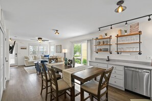 Maison, 2 grands lits (On Cloud Wine) | Restauration