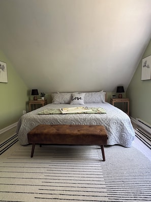 3 bedrooms, desk, iron/ironing board, free WiFi