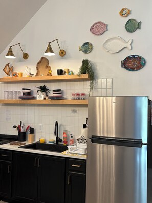 Fridge, microwave, oven, stovetop - Cozy Chalet: Higgins & Houghton Lakes (Roscommon)