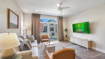 House, Multiple Beds (The Statesman) | Living area