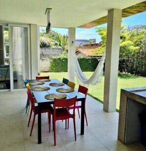 屋外ダイニングエリア