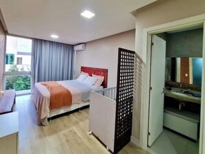 5 室のベッドルーム、セーフティボックス (室内)、アイロン / アイロン台、WiFi (無料)