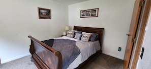 1 habitación, tabla de planchar con plancha, wifi gratis y ropa de cama 