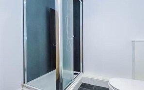 Bathroom - Old Dutch Embassy by Guestz (Kingston-upon-Hull)