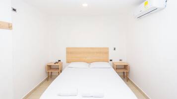 1 habitación, wifi y ropa de cama