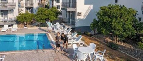 حمّام سباحة خارجي