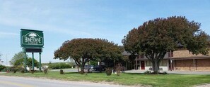Front of property - Home-Towne Lodge (Omaha)