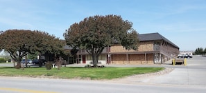 Vista frontal de la propiedad