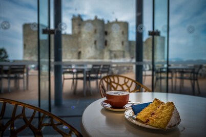 Three Bedroom Pet Friendly Holiday Cottage in Harlech | Mehefin