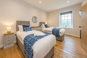 7 bedrooms, iron/ironing board, travel cot, WiFi - Beautiful Farmhouse Accommodation in a Country Setting | Hendre-Feinws (PWLLHELI)