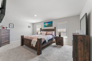 5 bedrooms, iron/ironing board, WiFi, bed sheets
