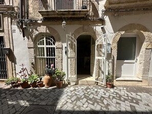 Front of property - La casa di Rosa 1833 by Wonderful Italy (Syracuse)