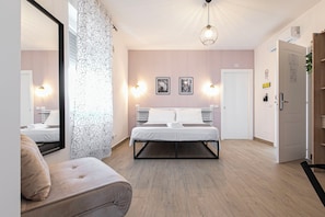 Deluxe Double Room, 1 Double Bed | Soundproofing, free WiFi - DOMINA Guest House - Luxory Room (Fiumicino)