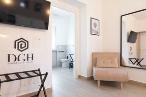 Deluxe Double Room, 1 Double Bed | Soundproofing, free WiFi - DOMINA Guest House - Luxory Room (Fiumicino)