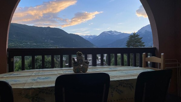 Outdoor dining - Apartment in Guillestre town center (Guillestre)