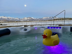 Outdoor spa tub - The Ranch House @ Wrich Ranches (Crawford)