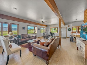 Smart TV, fireplace, video games, table tennis - The Ranch House @ Wrich Ranches (Crawford)
