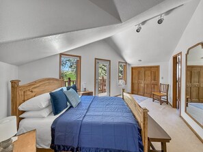 4 bedrooms, desk, iron/ironing board, travel cot