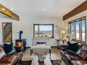 Smart TV, fireplace, video games, table tennis