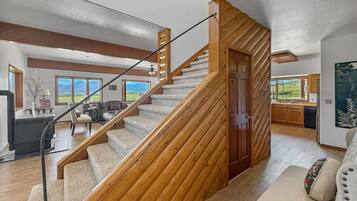 Smart TV, fireplace, video games, table tennis