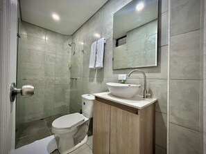 タオル、石鹸、トイレットペーパー