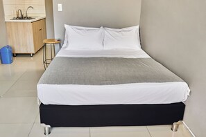 1 habitación, escritorio y internet 