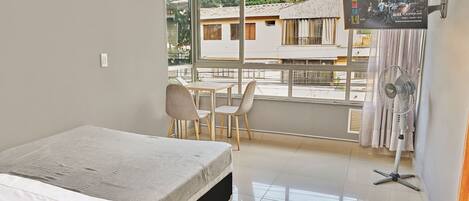 1 dormitorio, escritorio, Internet