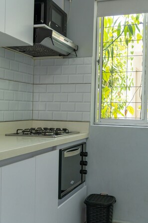 Fridge, microwave, oven, cookware/dishes/utensils - S102. Economic and Functional Apartament (Medellín)