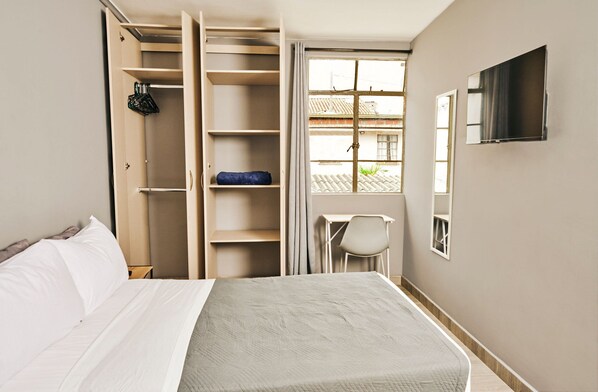 1 bedroom, desk, Internet - S201. Economic and Functional Loft (Medellín)