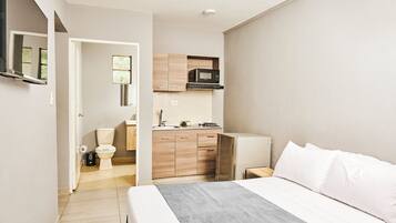 1 quarto, escrivaninha, acesso à internet