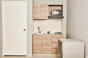 Fridge, microwave, cookware/dishes/utensils