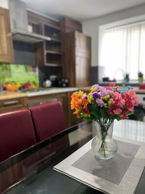 Leilighet | Eget kjøkken | Kjøleskap, mikrobølgeovn, ovn og vannkoker