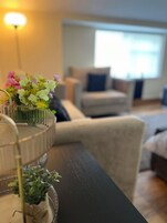 Apartment | Living area | Flat-screen TV