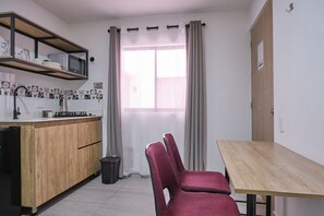 Dining - C106: Economic and Functional Loft (Medellín)