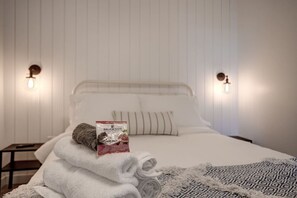 1 chambre, bureau, fer et planche à repasser, accès au Wi-Fi (inclus)