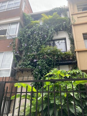 Exterior detail - 201. Economic and Functional Apartment (Medellín)