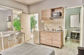 Desk, Internet - S104. Economic and Functional Loft (Medellín)