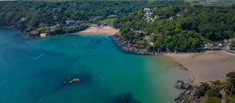 Spinnaker - an apartment that sleeps 5 guests in 2 bedrooms