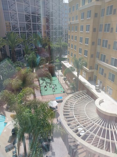 2 Bedroom/ 2 Bathroom Suite with full kitchen