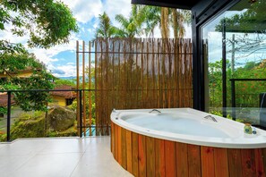 Romantic Studio, 1 Queen Bed, Kitchenette, Garden View | Private spa tub - Casa Natu Ilhabela  (Ilhabela)