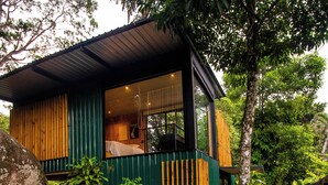 โรแมนติกสตูดิโอ, เตียงควีนไซส์ 1 เตียง, ห้องครัวขนาดเล็ก, วิวสวน | ลานระเบียง/นอกชาน