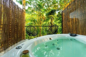 Bañera de hidromasaje privada
